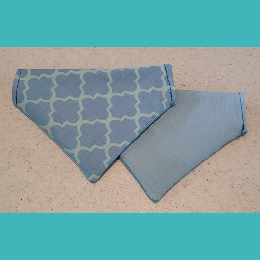 Reversible light blue & quatrefoil Collar Bandana